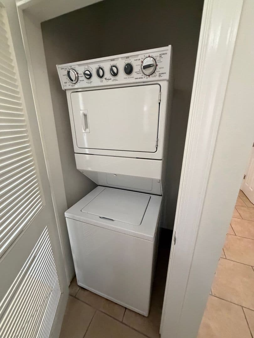 Guttenberg Apartment: 422-430 68th Street