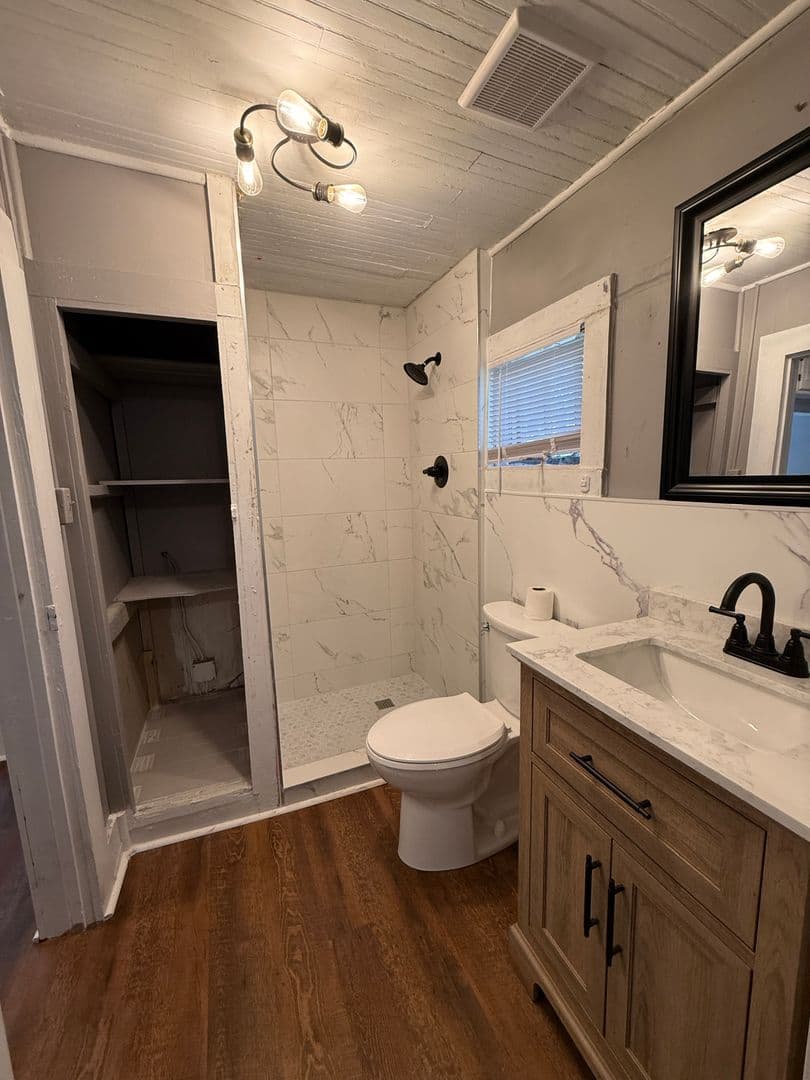 Gainesville House: 921 NW 30th Avenue