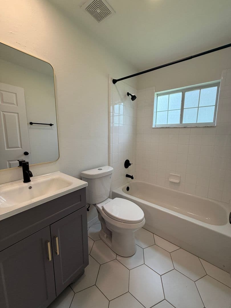 Gainesville House: 11348 NW 31st Lane