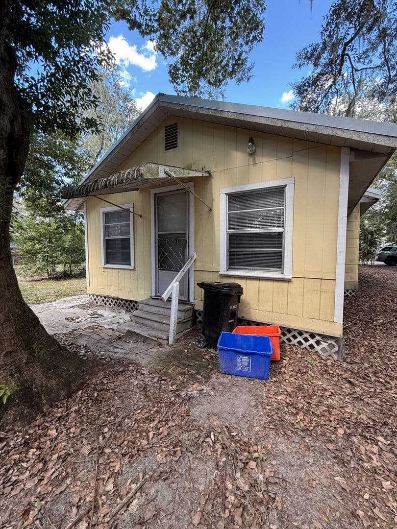 Gainesville House: 921 NW 30th Avenue