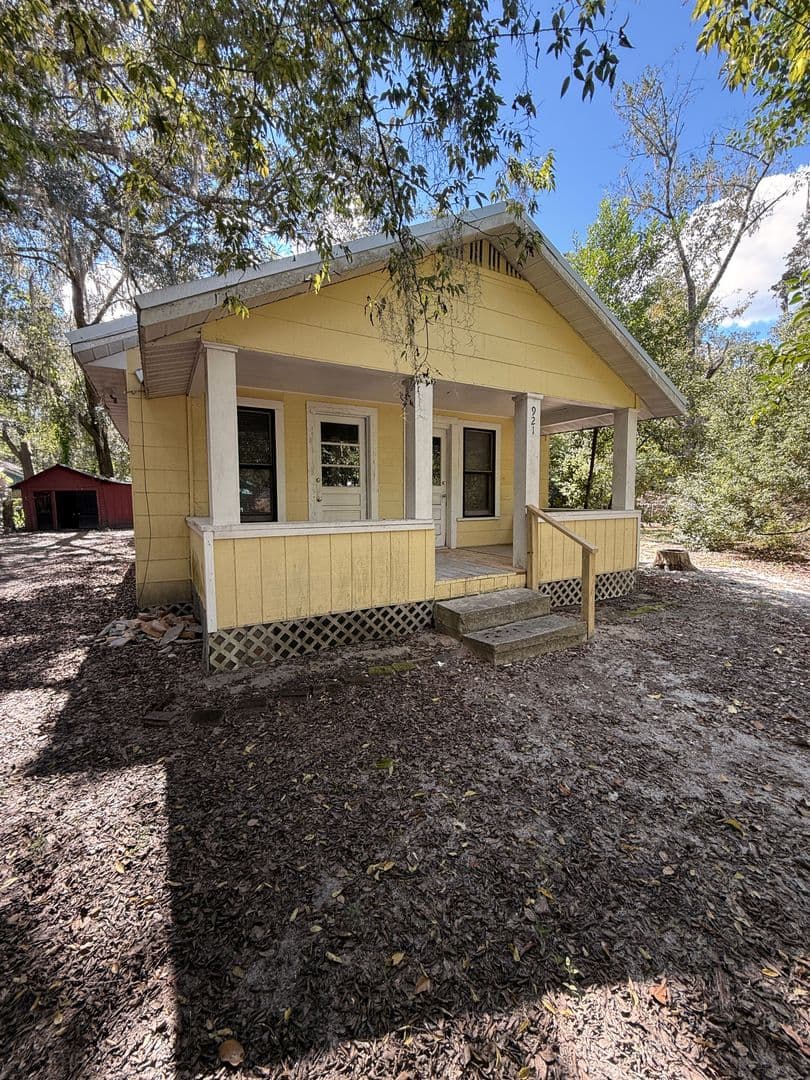Gainesville House: 921 NW 30th Avenue