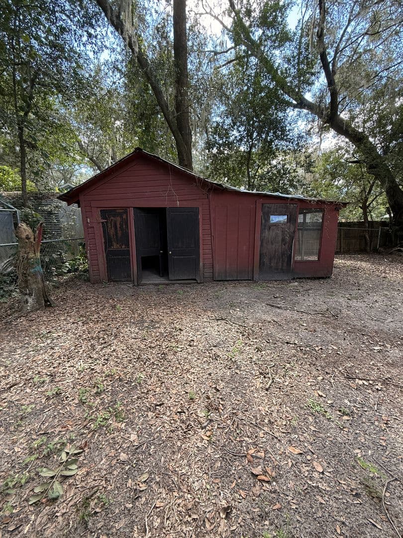 Gainesville House: 921 NW 30th Avenue
