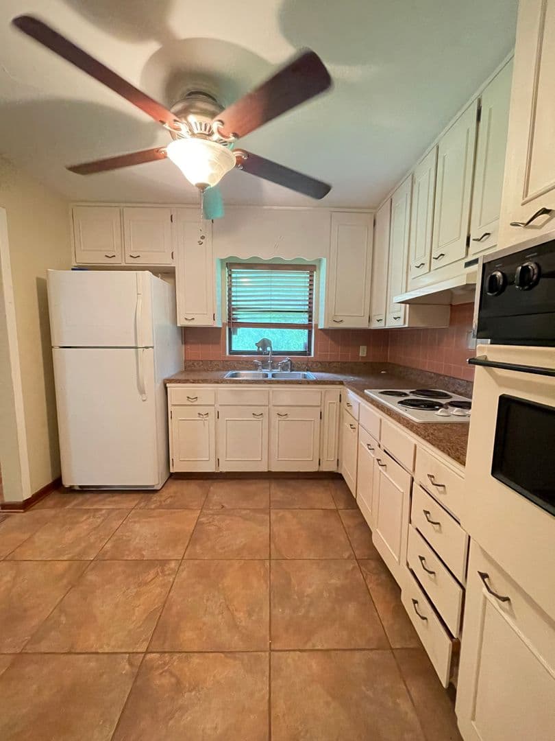 Gainesville House: 1410 NW 55th Terrace