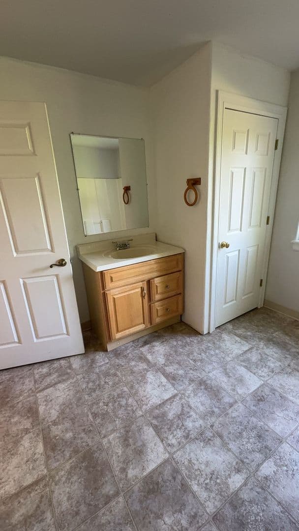 Portland House: 8055 SE 141st Ave