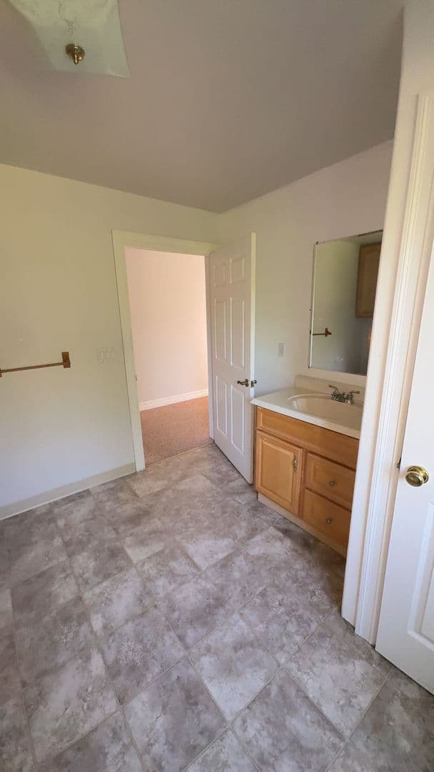 Portland House: 8055 SE 141st Ave