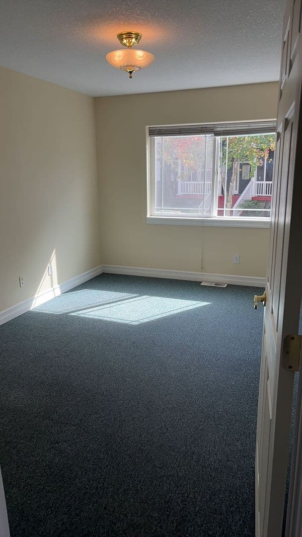 Portland House: 8055 SE 141st Ave