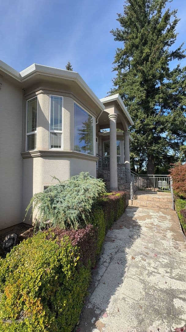 Portland House: 8055 SE 141st Ave