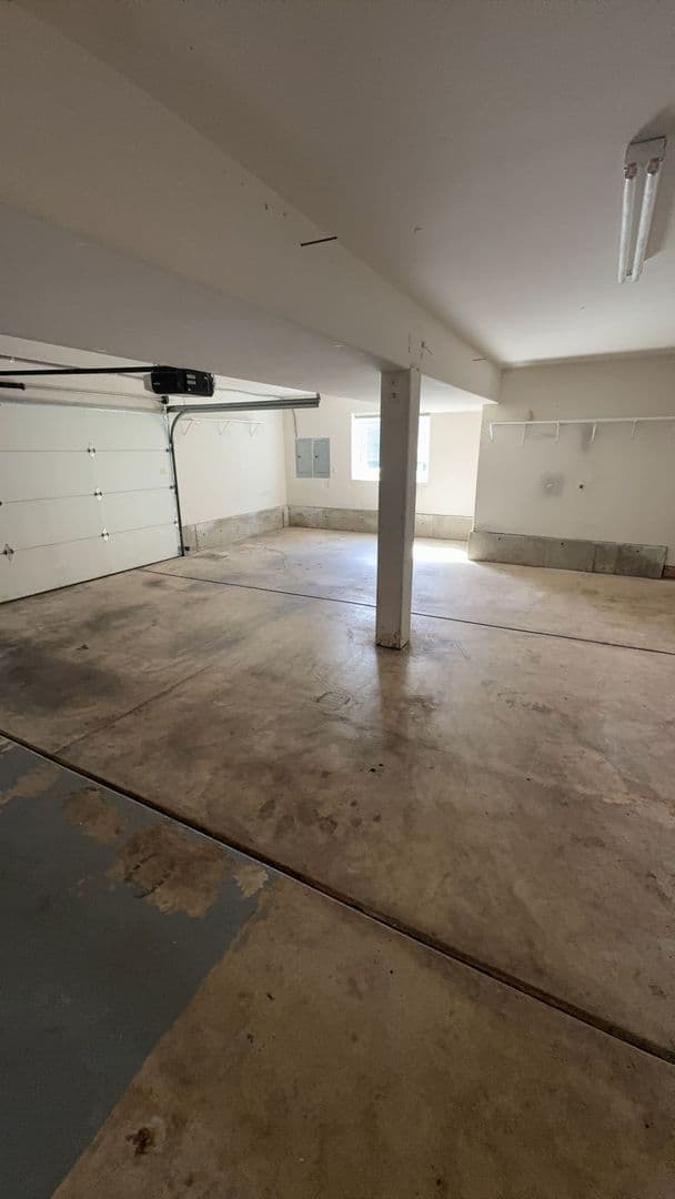 Portland House: 8055 SE 141st Ave