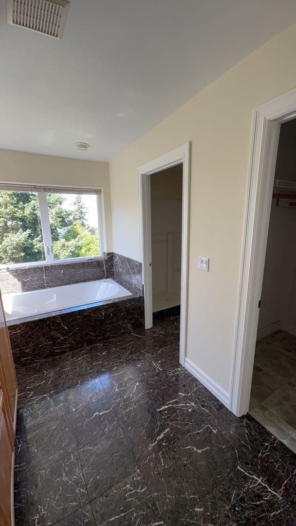 Portland House: 8055 SE 141st Ave