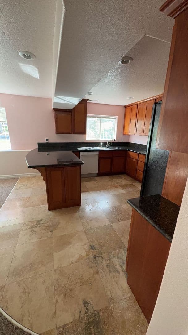 Portland House: 8055 SE 141st Ave