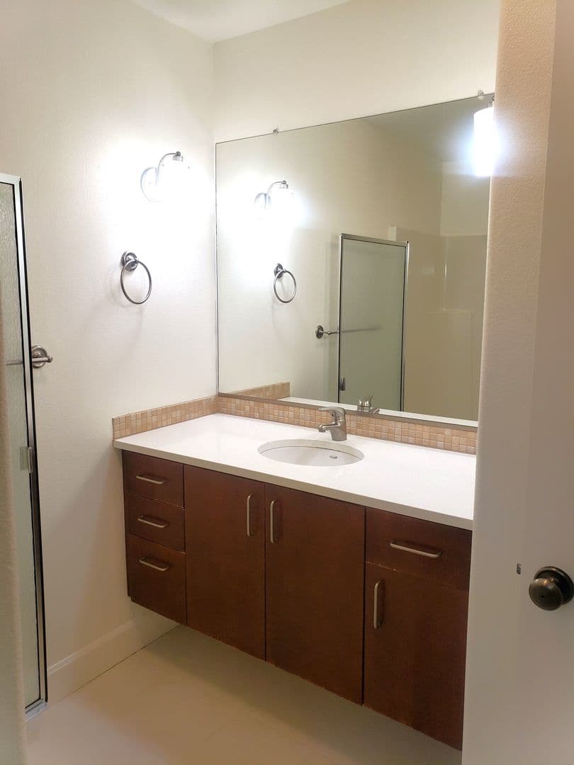 Lake Oswego Townhome: 12844 Boones Ferry Rd