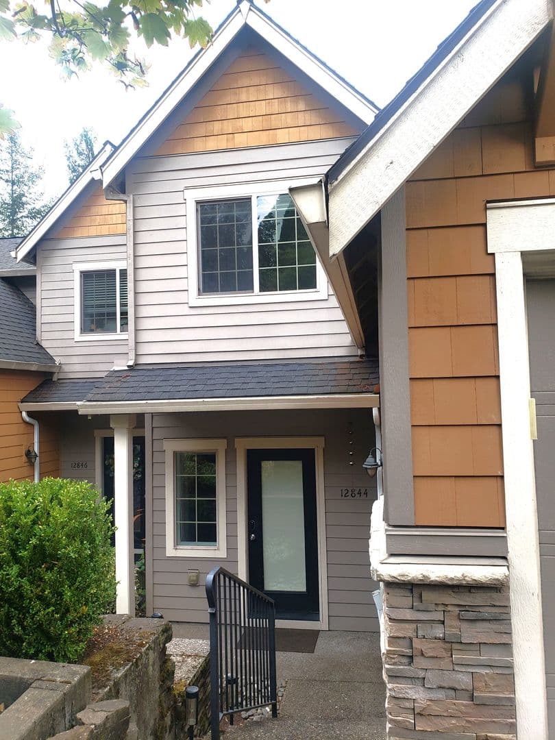 Lake Oswego Townhome: 12844 Boones Ferry Rd