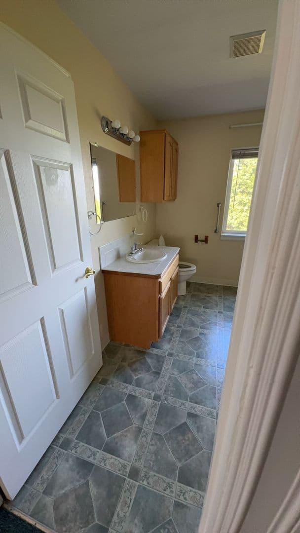 Portland House: 8055 SE 141st Ave