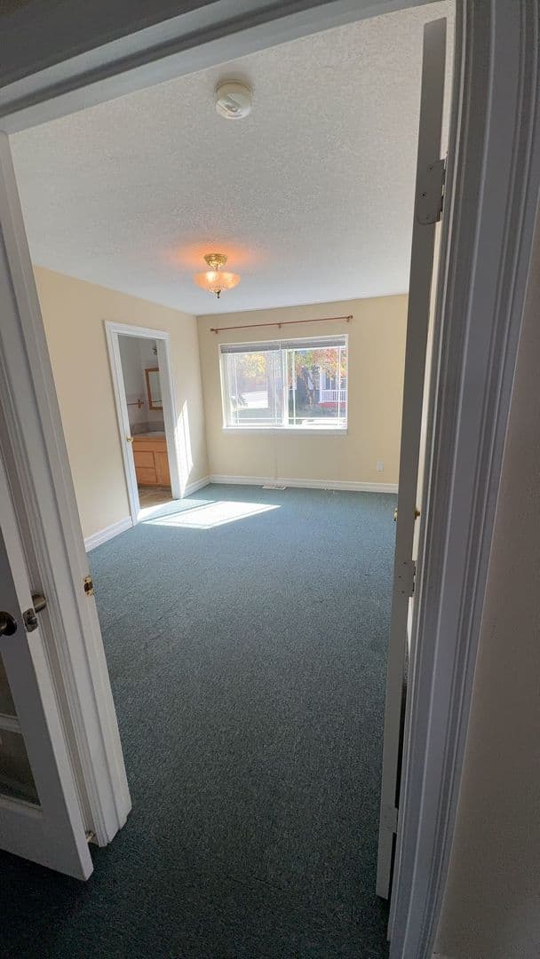 Portland House: 8055 SE 141st Ave