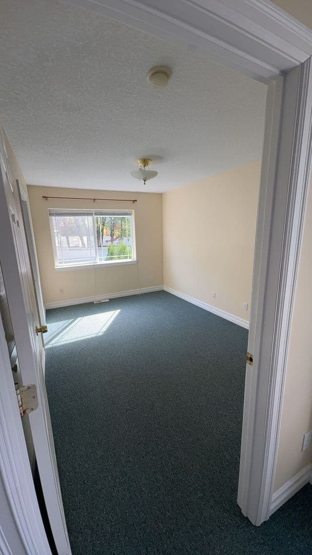 Portland House: 8055 SE 141st Ave