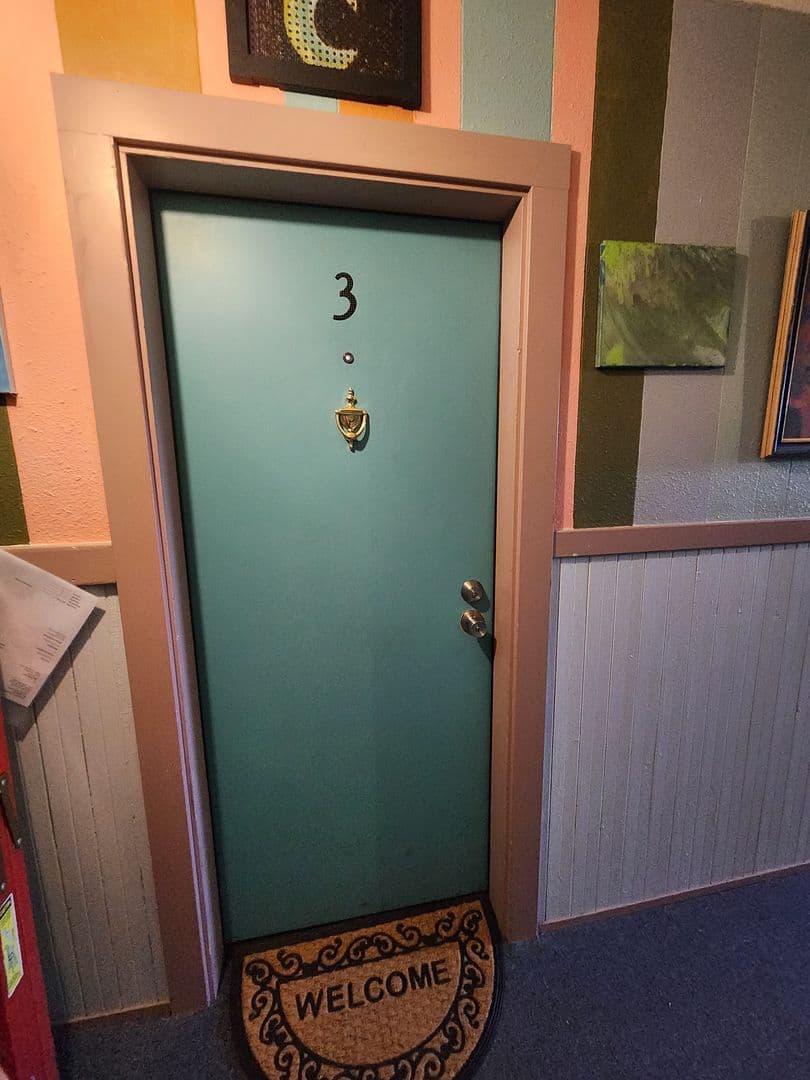 Long Beach Apartment: 304 Pacific Ave S