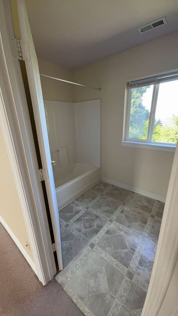 Portland House: 8055 SE 141st Ave