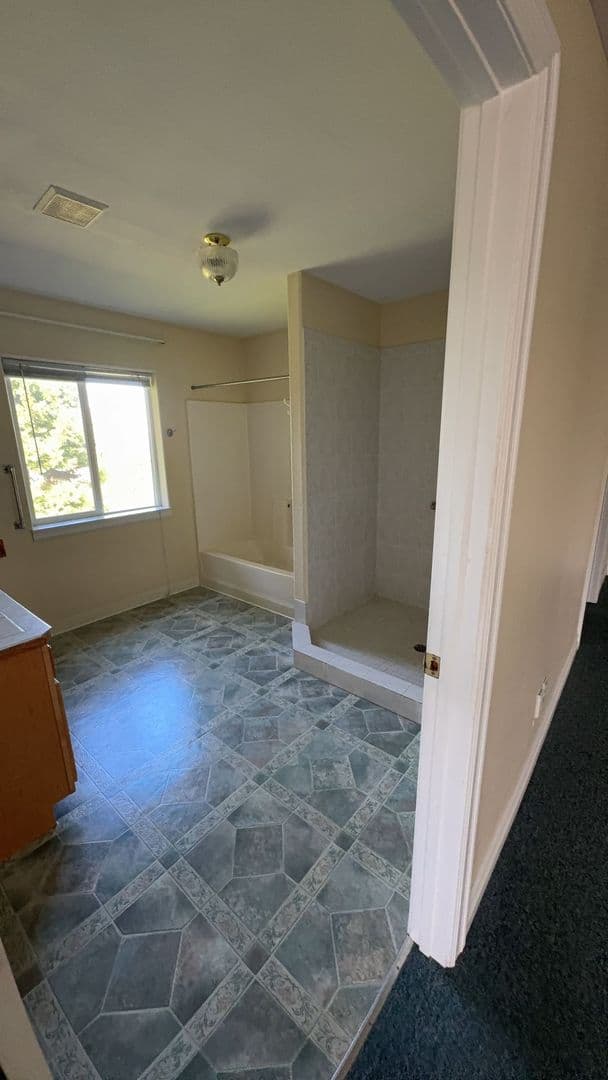Portland House: 8055 SE 141st Ave