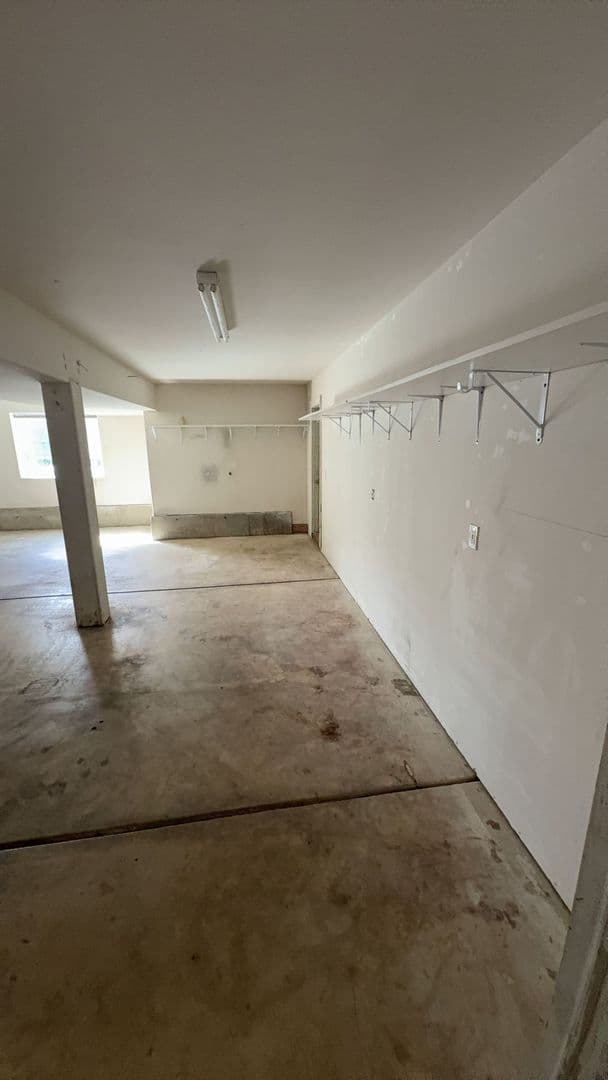 Portland House: 8055 SE 141st Ave
