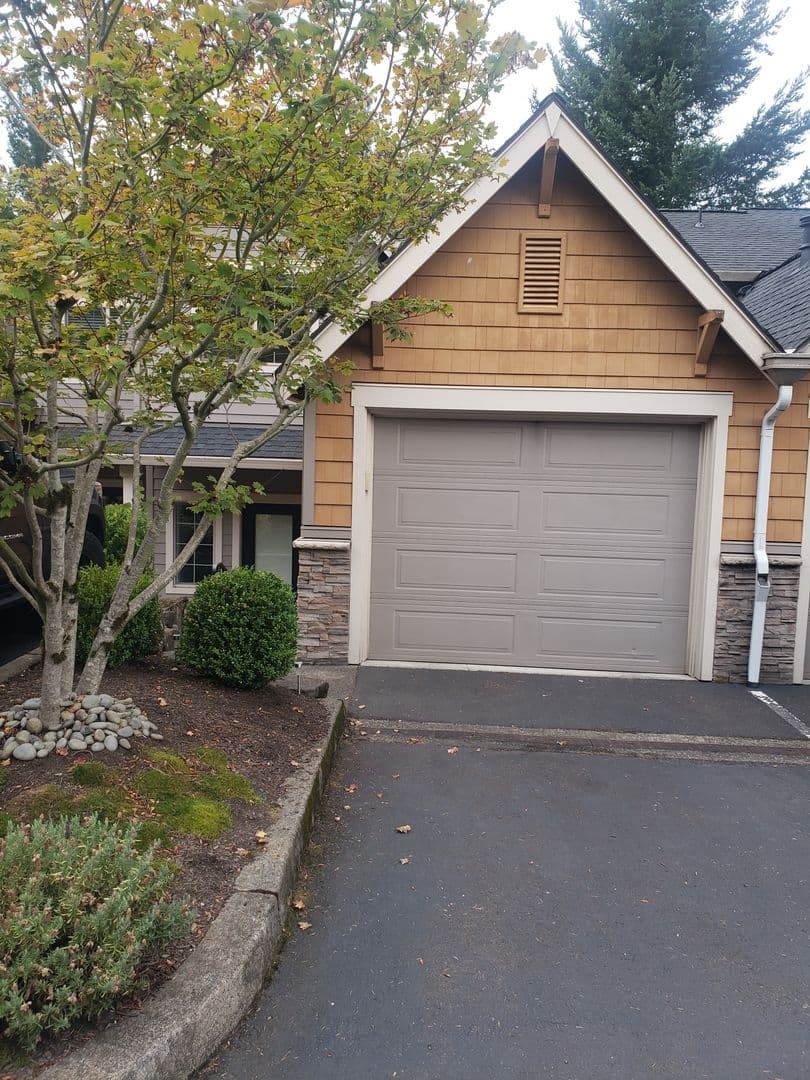 Lake Oswego Townhome: 12844 Boones Ferry Rd