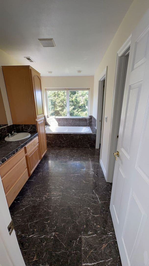 Portland House: 8055 SE 141st Ave