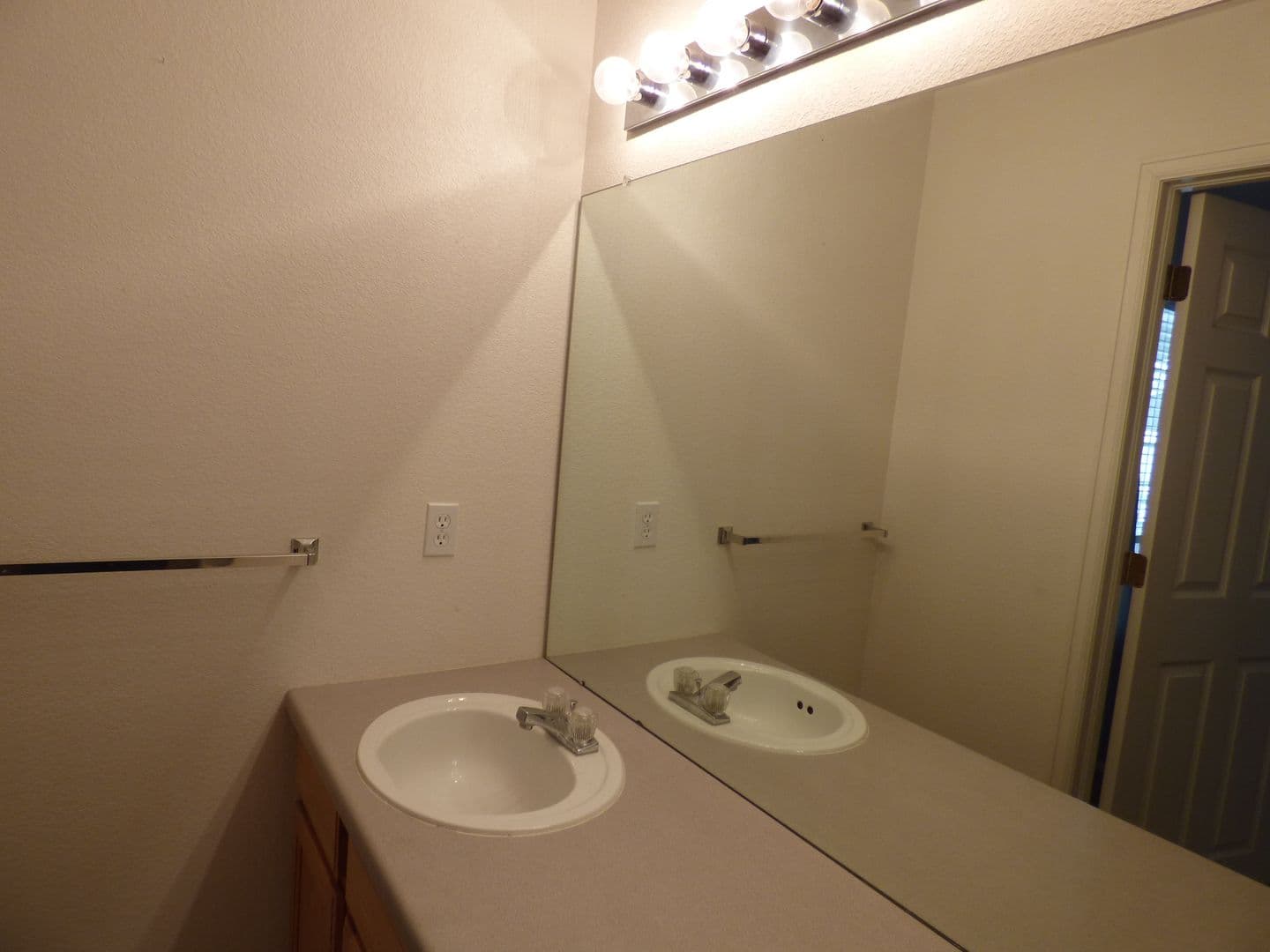 Erie House: 1596 Meachum Way