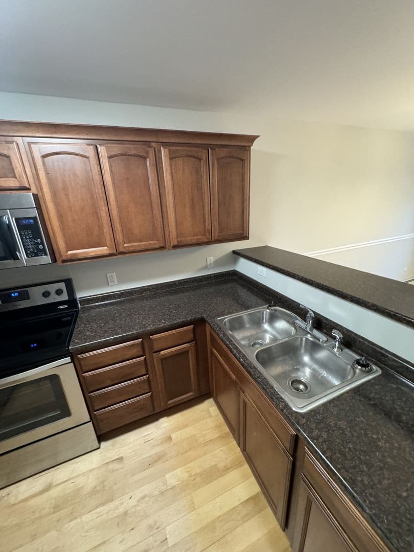 Fairfax Apartment: 76 Sumner Lane, Unit D