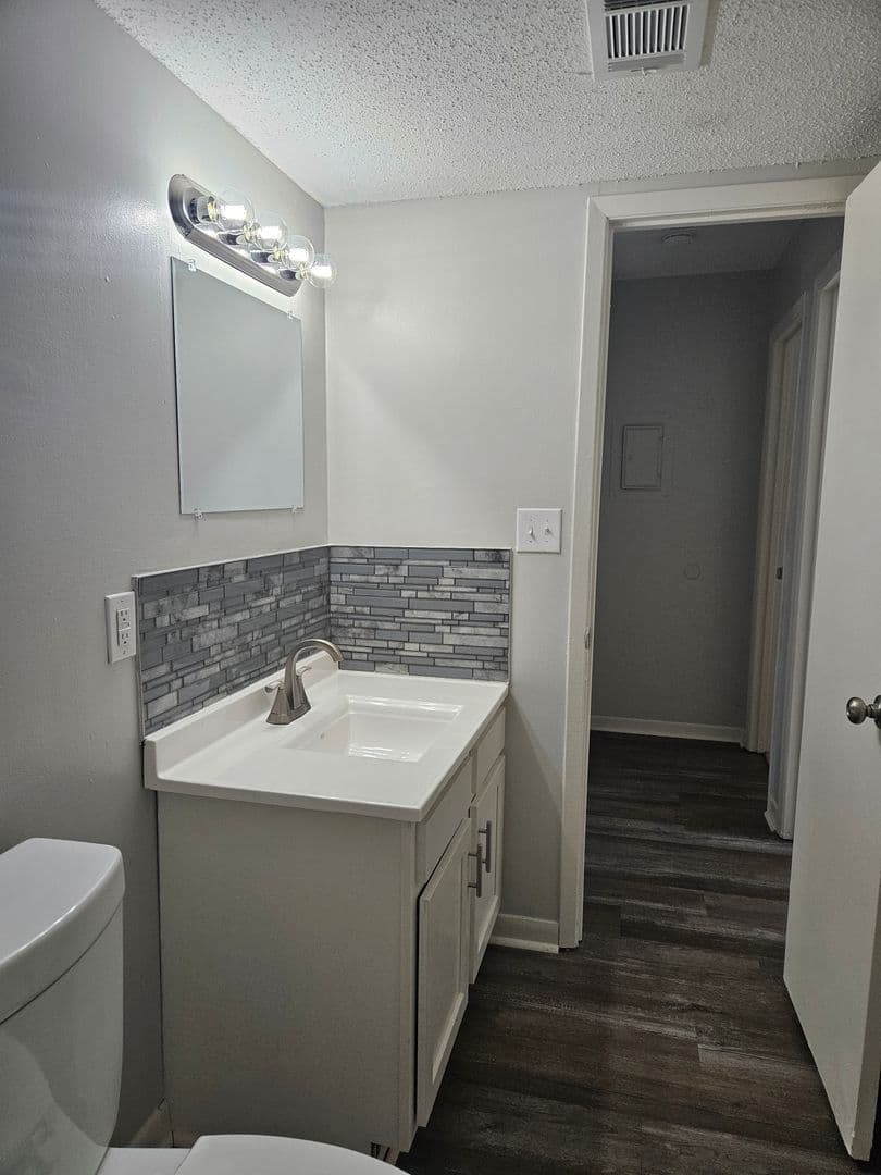 Newburgh Apartment: Colonial Court