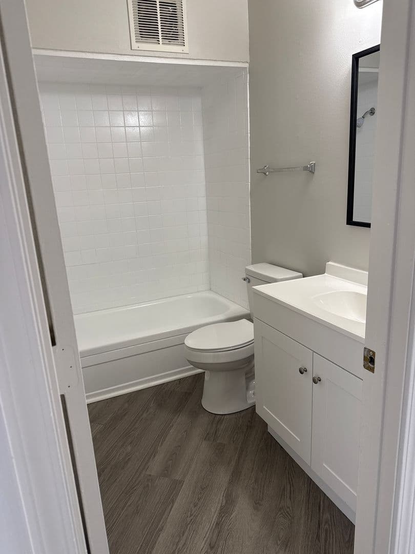 Mt Vernon Apartment: S Edson Street