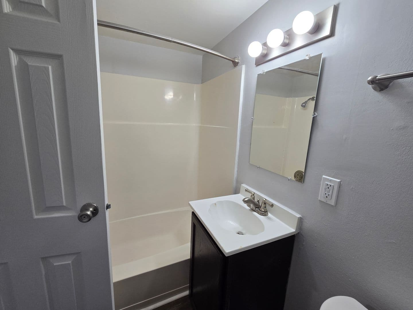Evansville Apartment: 4982 Tippecanoe Dr.