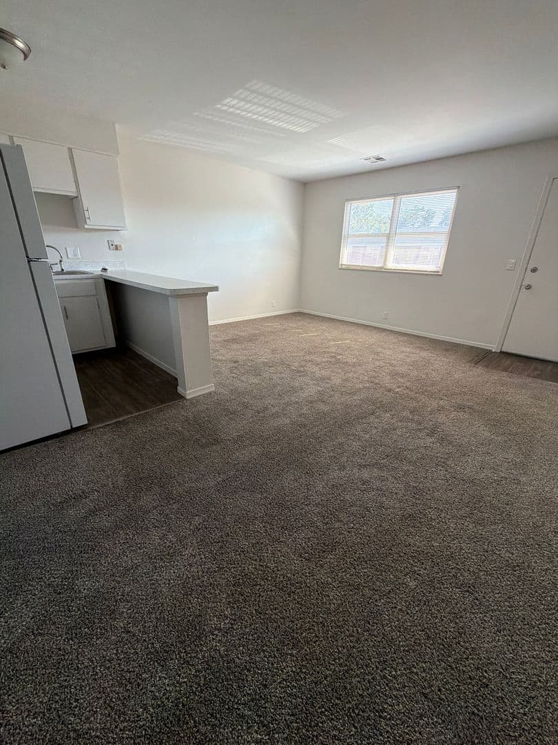 Evansville Apartment: 4982 Tippecanoe Dr.