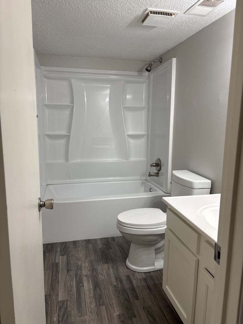 Newburgh Apartment: Colonial Court