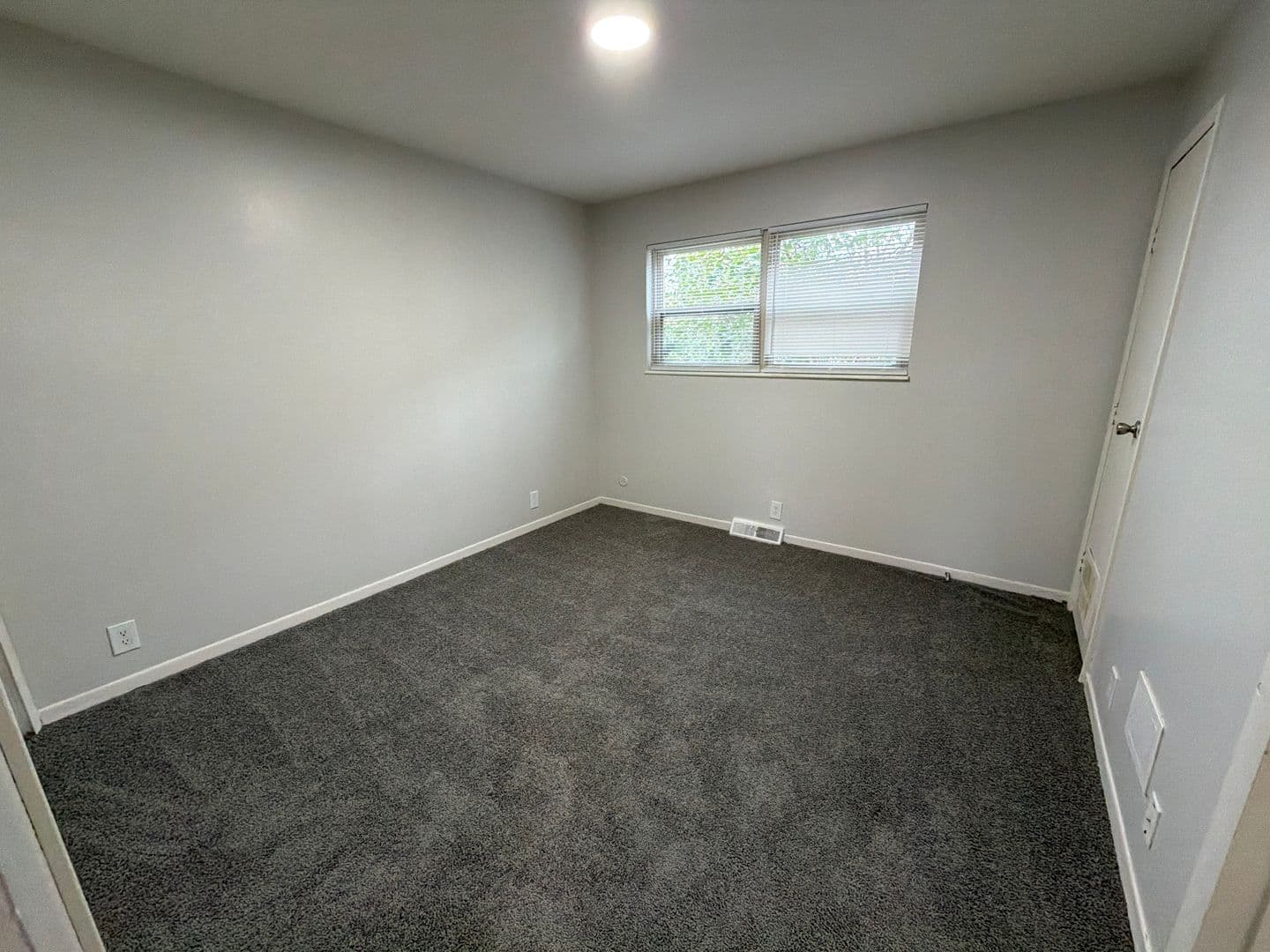 Evansville Apartment: 4982 Tippecanoe Dr.
