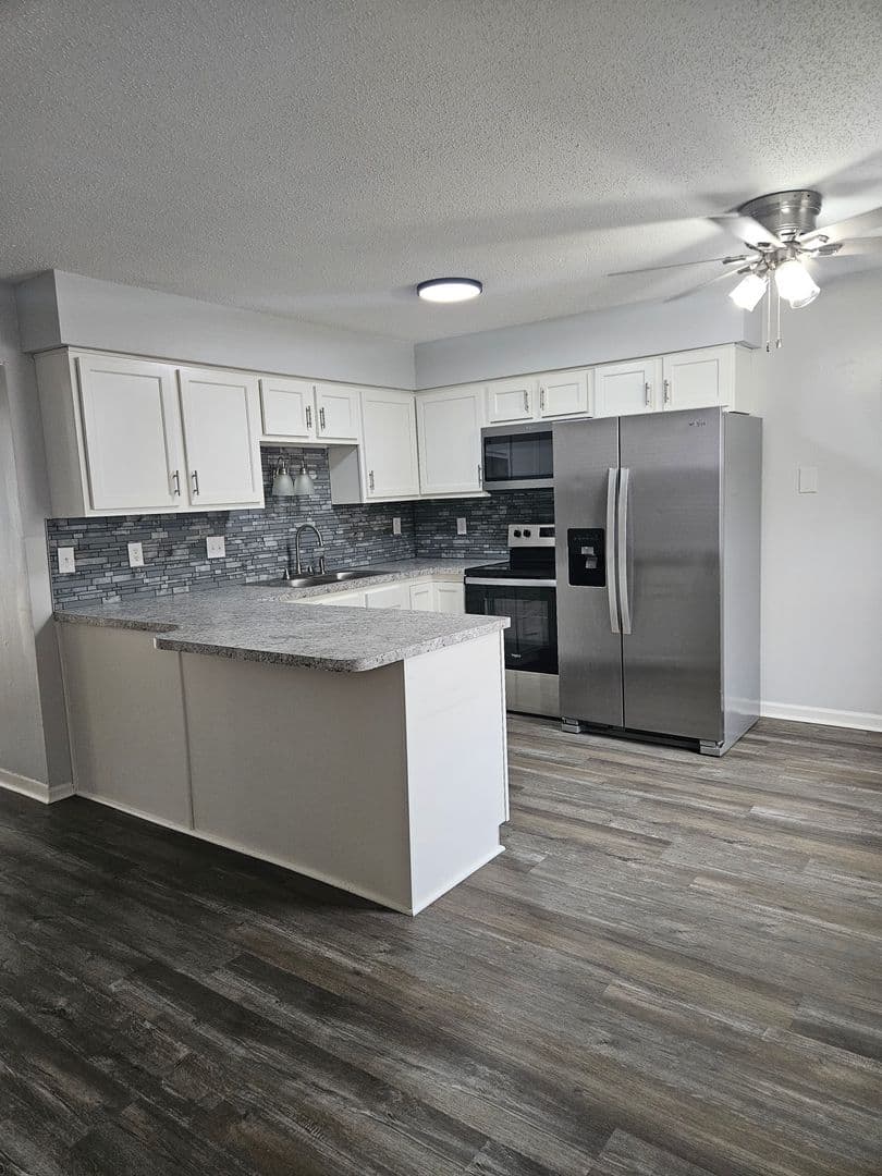 Newburgh Apartment: Colonial Court
