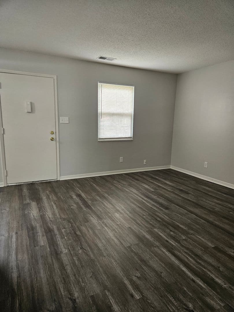 Newburgh Apartment: Colonial Court