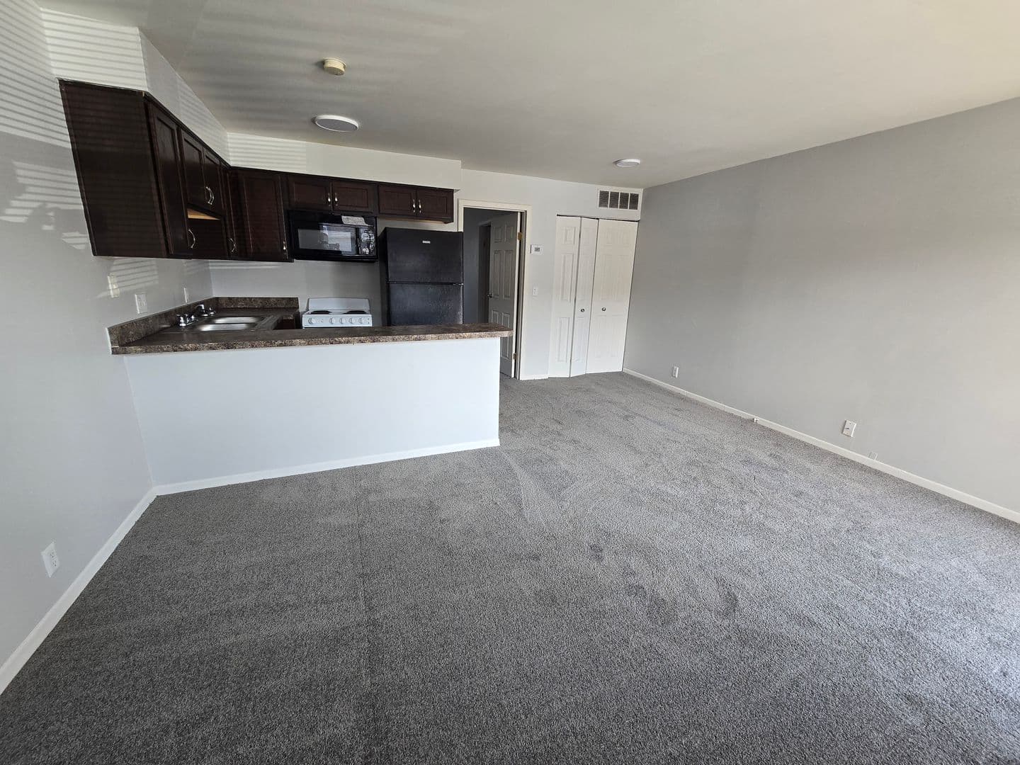Evansville Apartment: 4982 Tippecanoe Dr.
