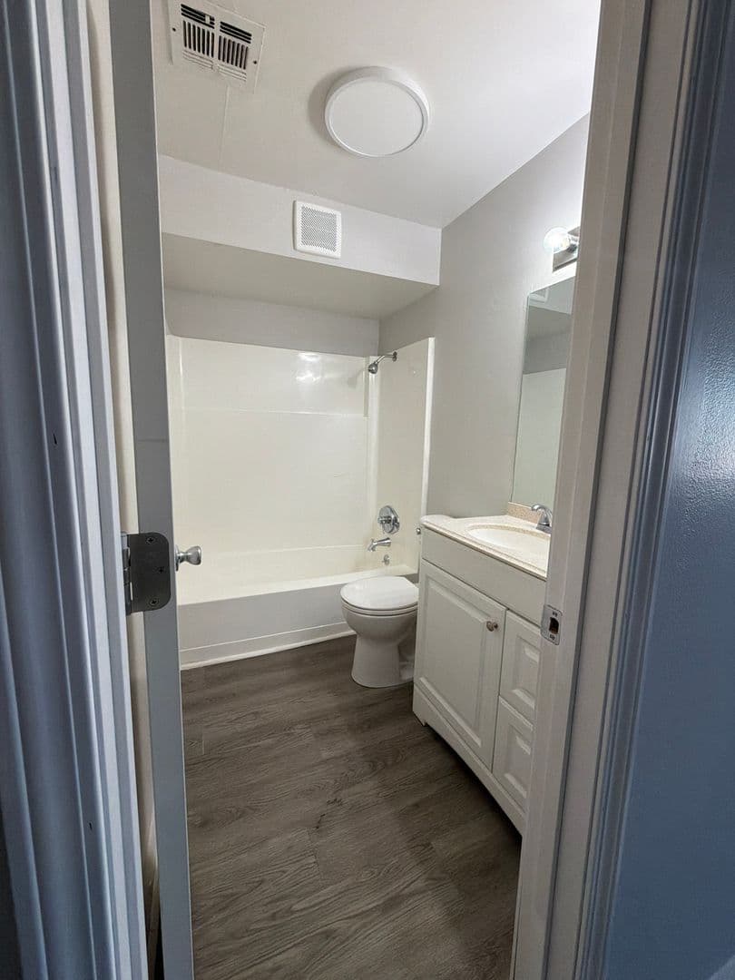 Evansville Apartment: 4982 Tippecanoe Dr.