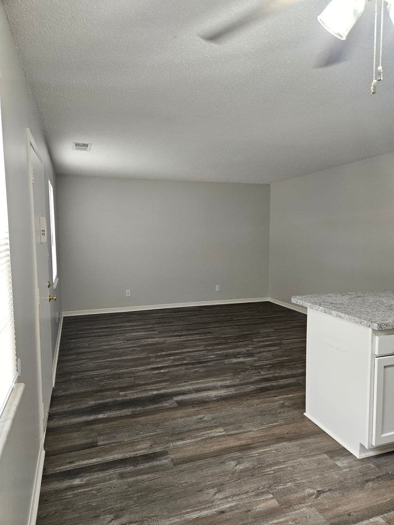Newburgh Apartment: Colonial Court