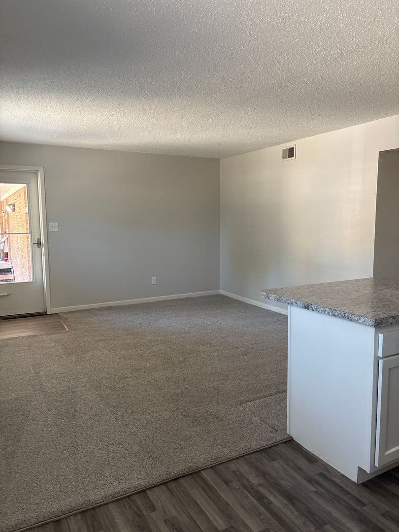 Newburgh Apartment: Colonial Court