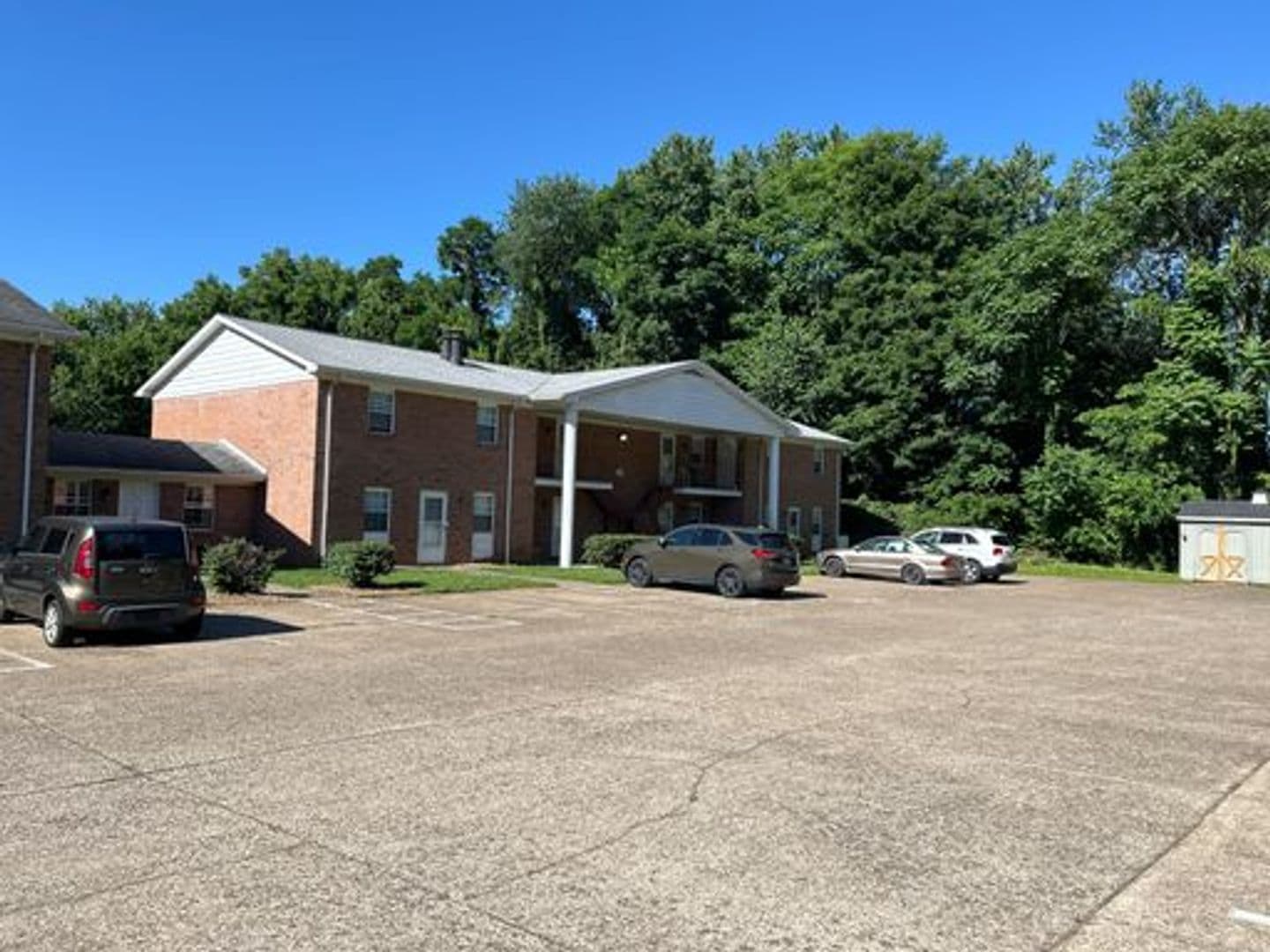 Newburgh Apartment: Colonial Court