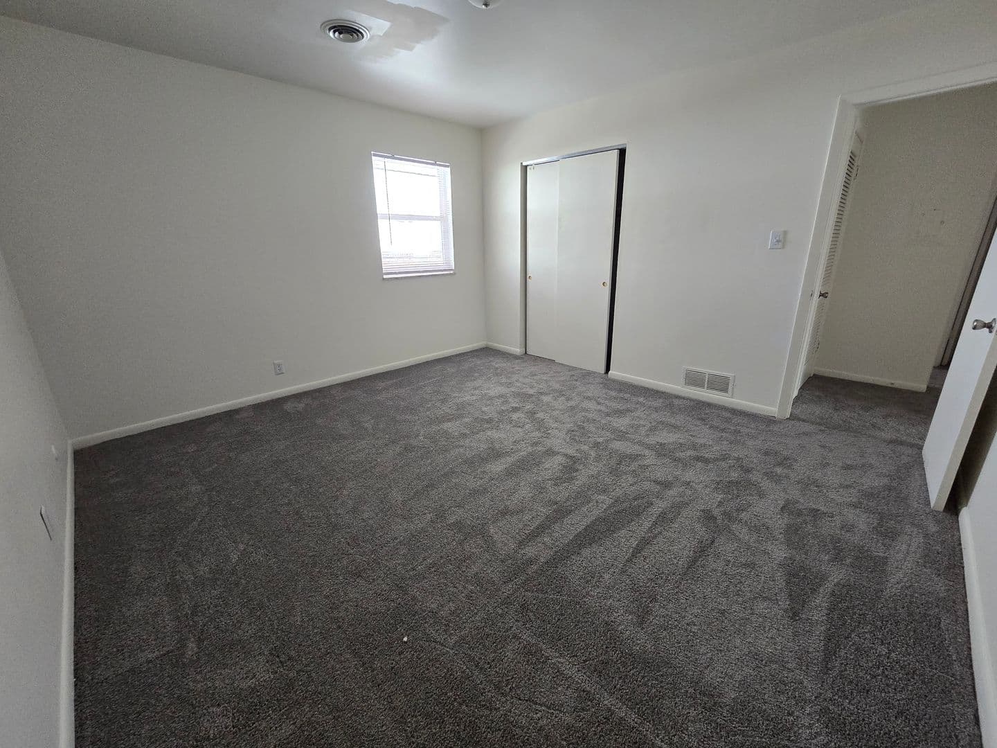 Evansville Apartment: 4982 Tippecanoe Dr.
