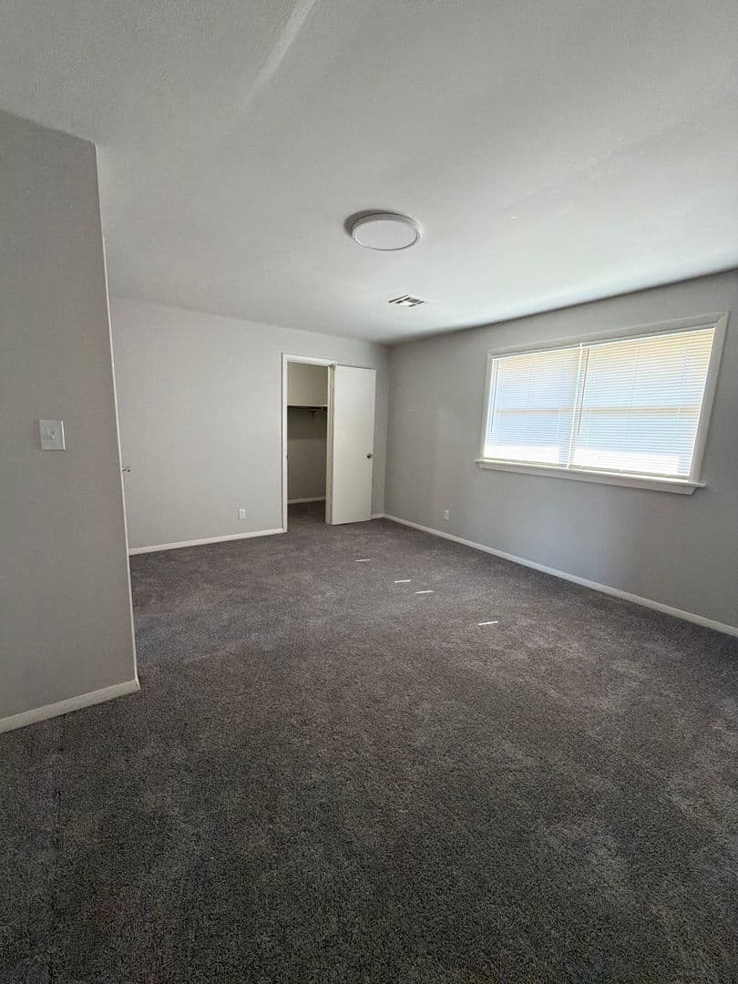Evansville Apartment: 4982 Tippecanoe Dr.