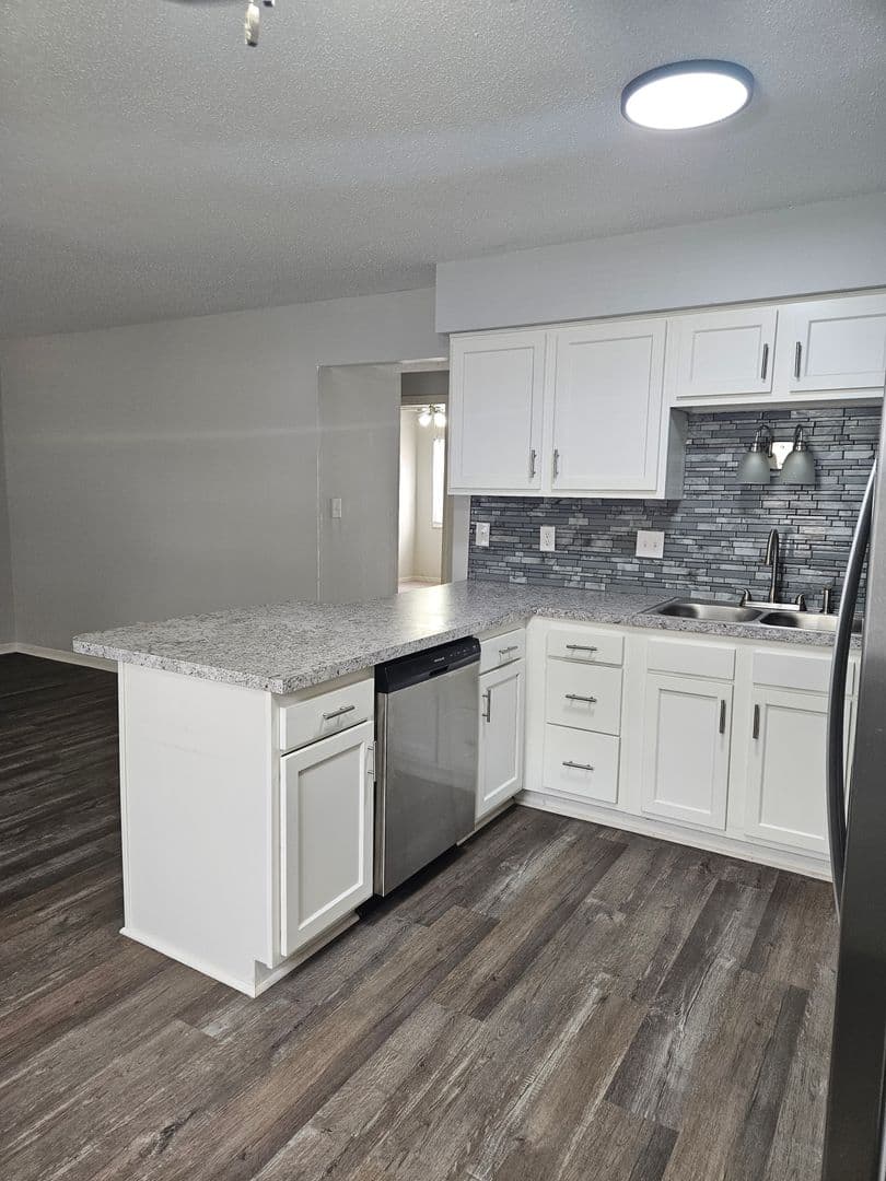 Newburgh Apartment: Colonial Court