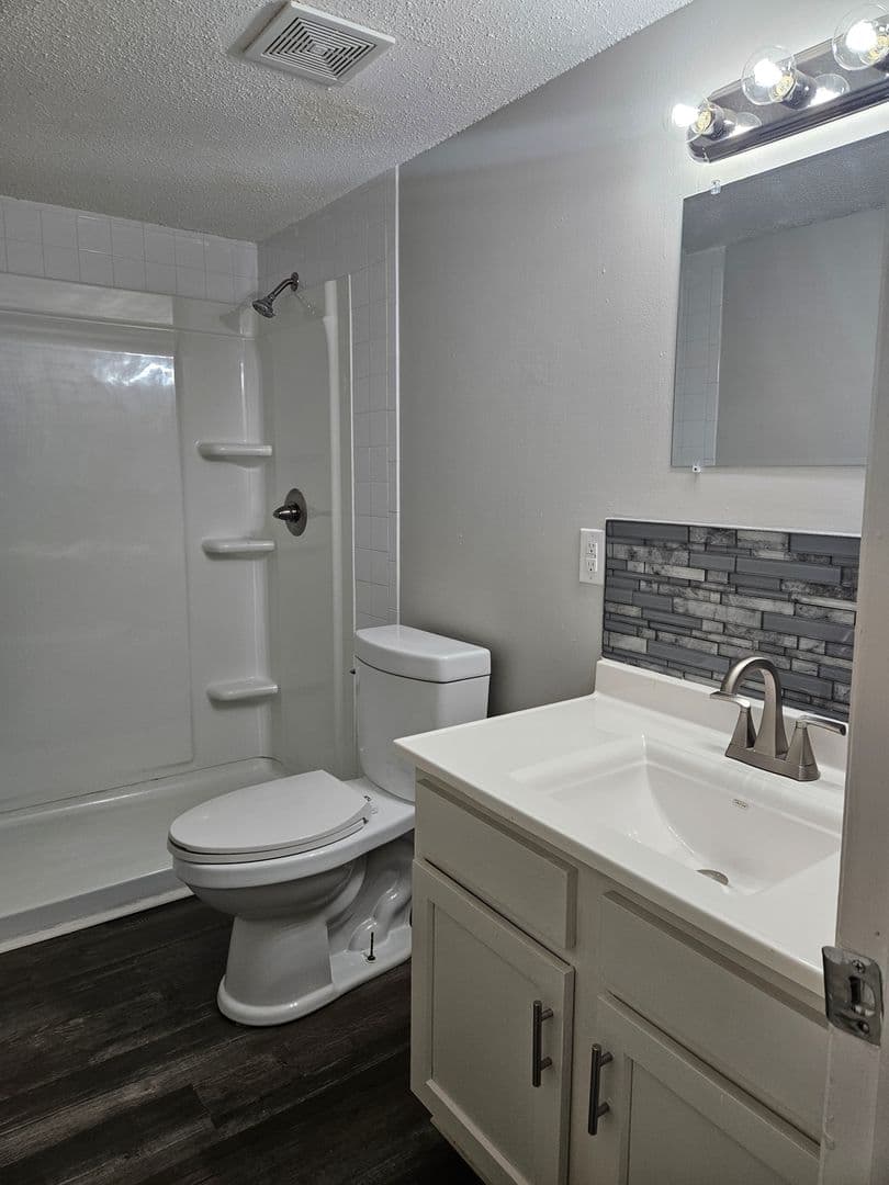 Newburgh Apartment: Colonial Court