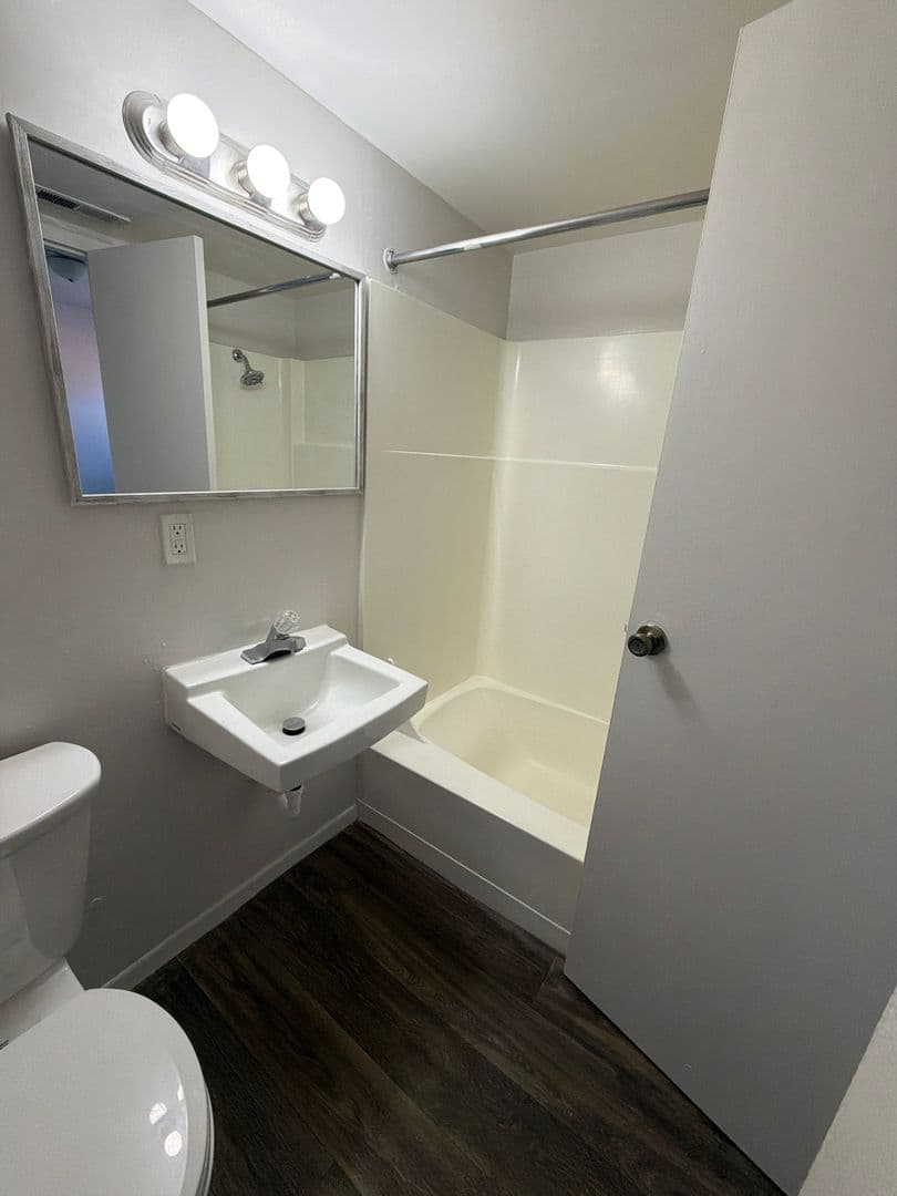 Evansville Apartment: 4982 Tippecanoe Dr.