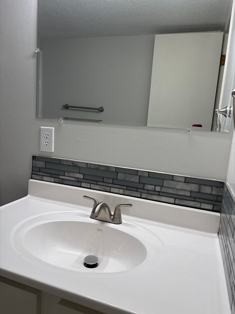 Newburgh Apartment: Colonial Court