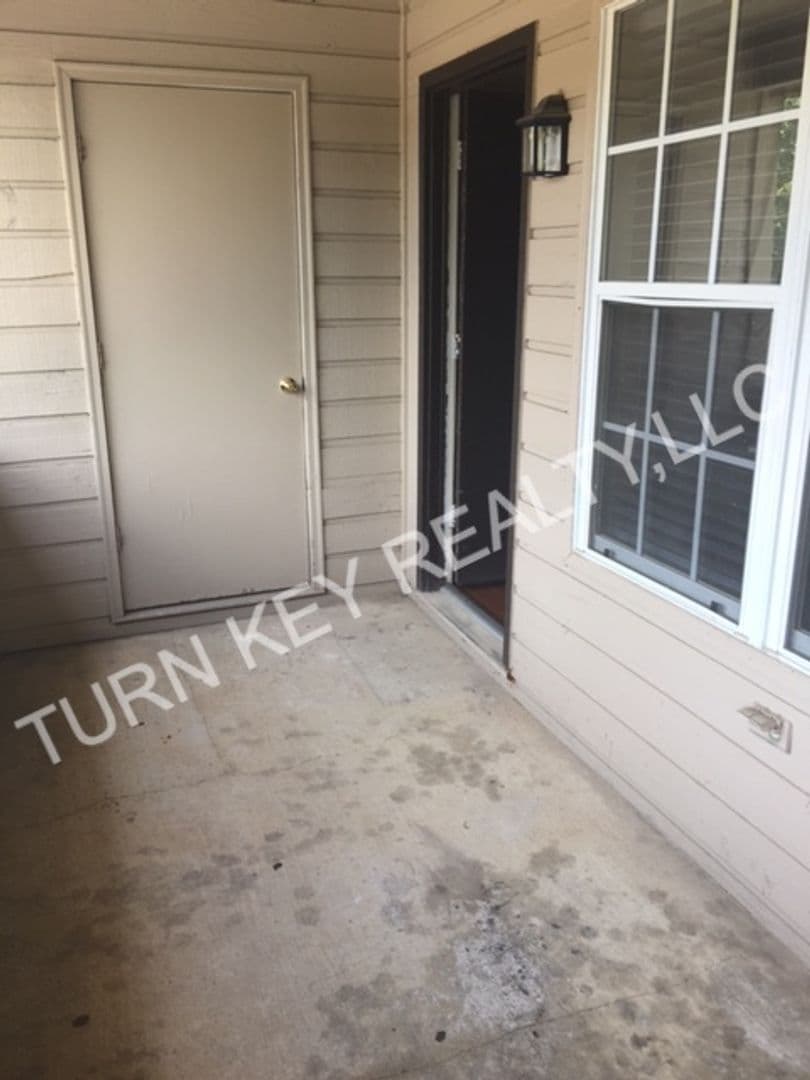 Hoover House: 910 Chapel Creek Drive