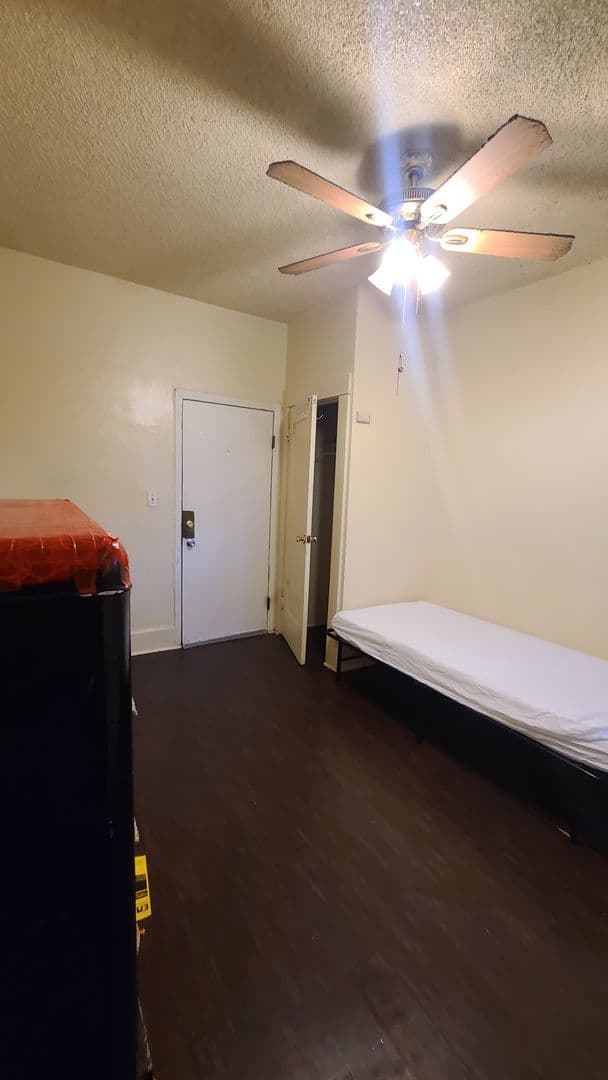San Pedro Apartment: 1017 South Centre Street