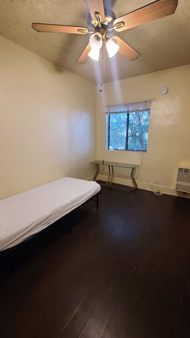 San Pedro Apartment: 1017 South Centre Street