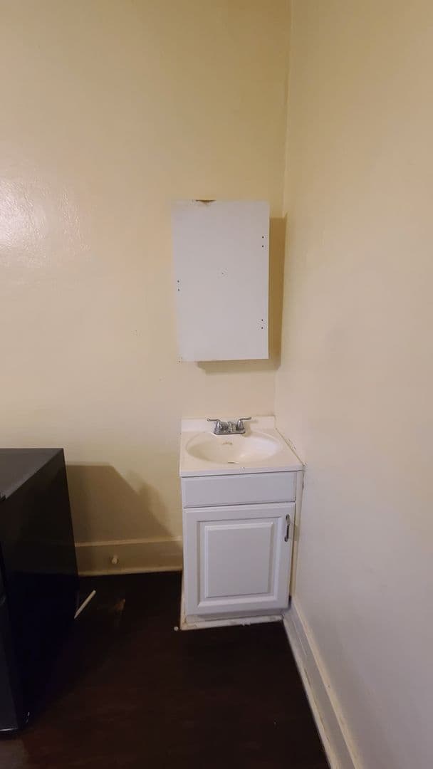San Pedro Apartment: 1017 South Centre Street